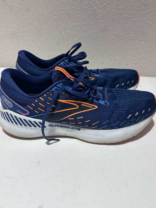 Athletic_Shoes